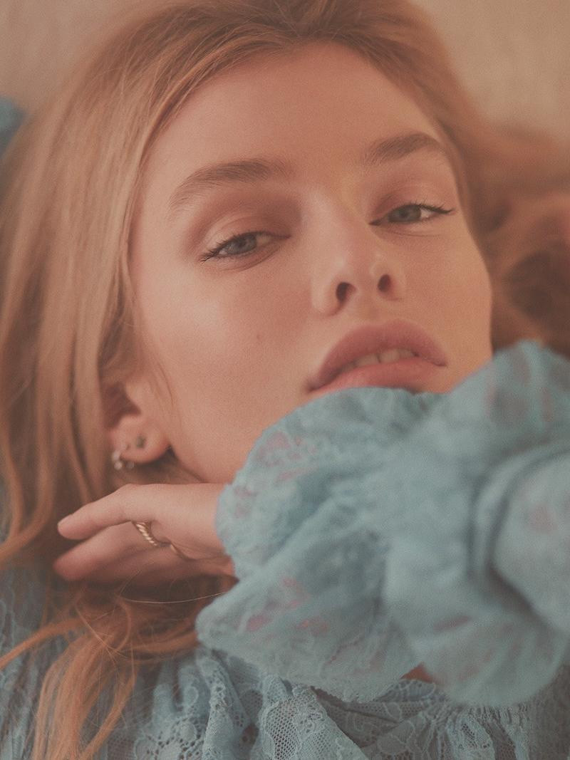 Stella Maxwell featured in Stella Maxwell, April 2018