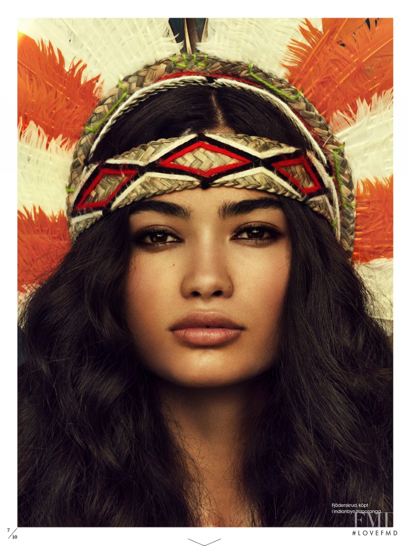 Kelly Gale featured in Destination, Paradis, May 2013