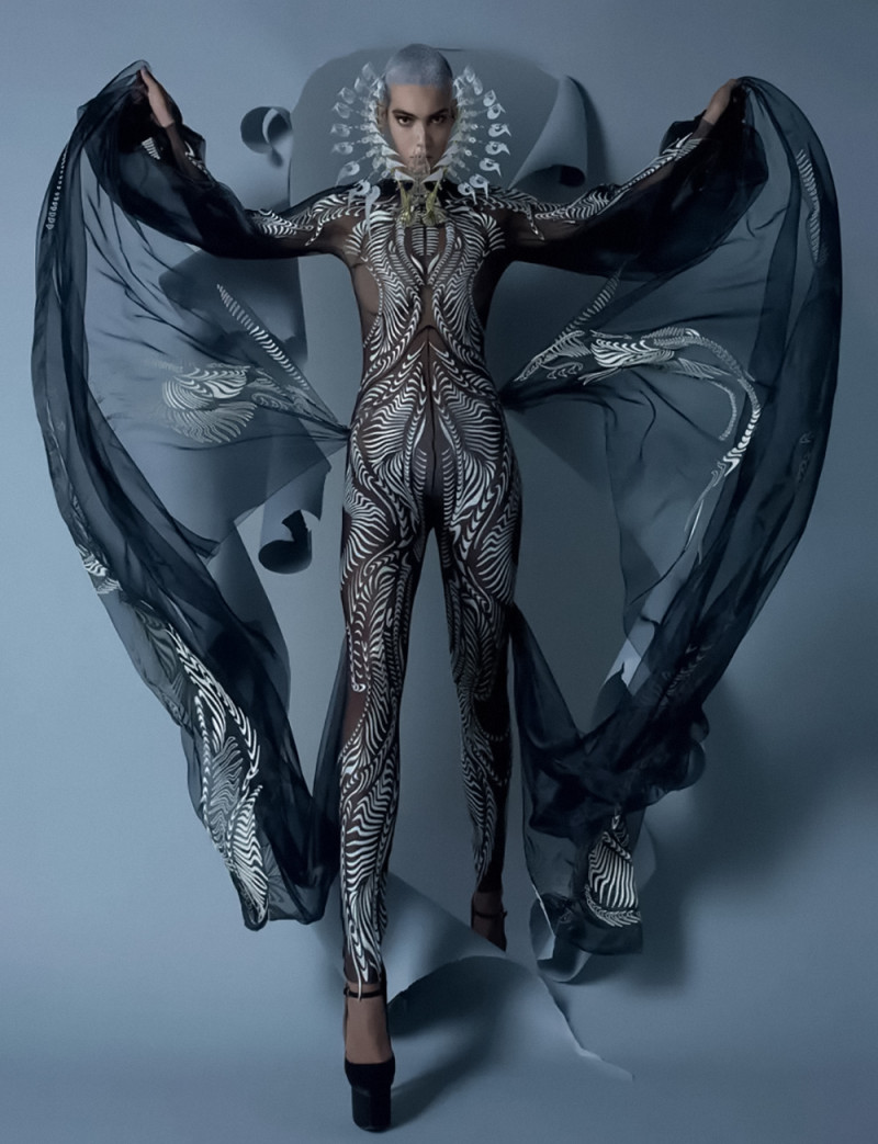 Akon Changkou featured in Héroïnes Couture, September 2021