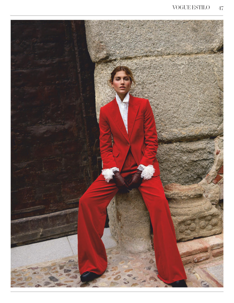 Altyn Simpson featured in Estilo: Su Majestad El Rojo, December 2020