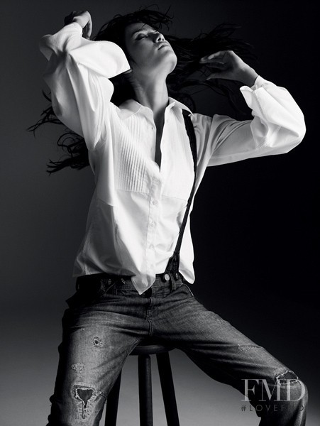 Juliana Imai featured in Luxury Denim de A a Z, March 2009