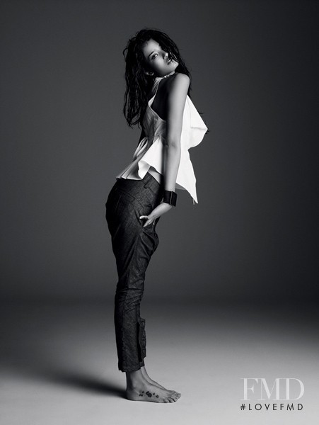 Juliana Imai featured in Luxury Denim de A a Z, March 2009