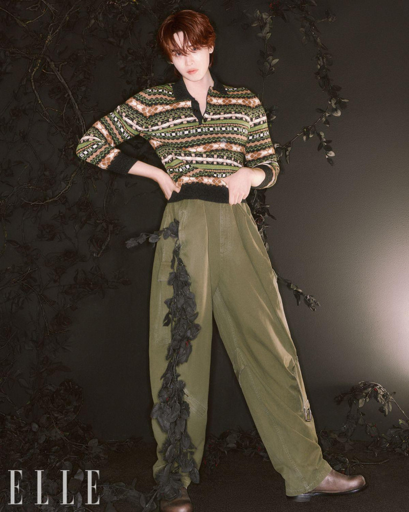 Lee Jong-Suk walks through the night with brisk strides, August 2024