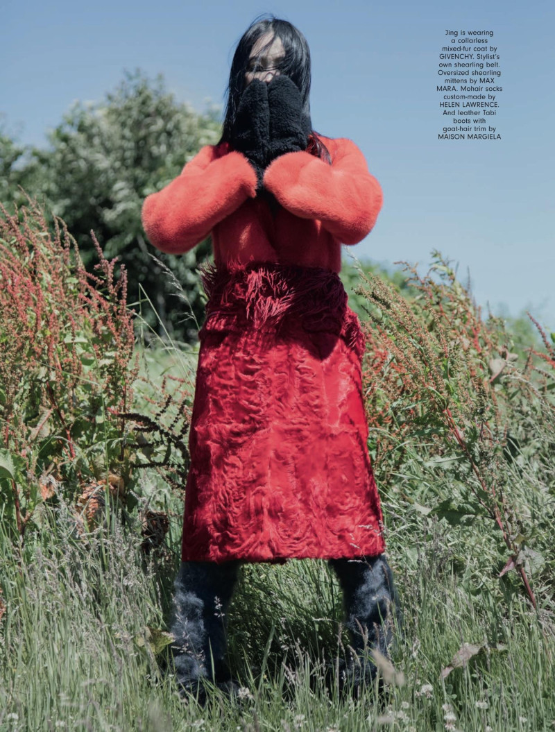 Grace Bol featured in AnOther Way To Wear... Hair, Tiers, Brown, Sparkle, September 2017