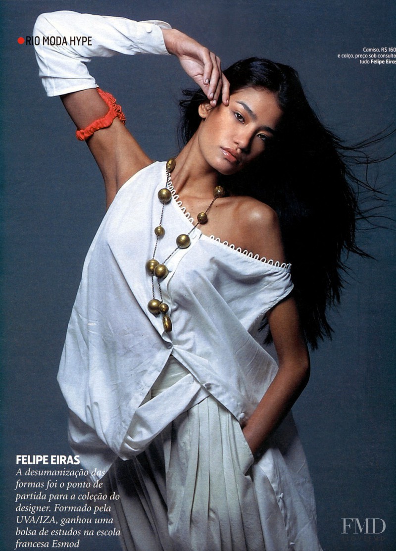 Juliana Imai featured in Novos Talentos, August 2001