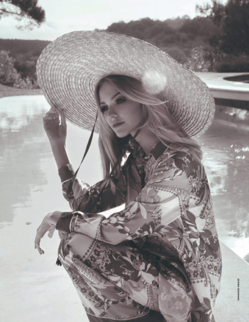 Sasha Luss featured in Retro Pensiero, May 2020