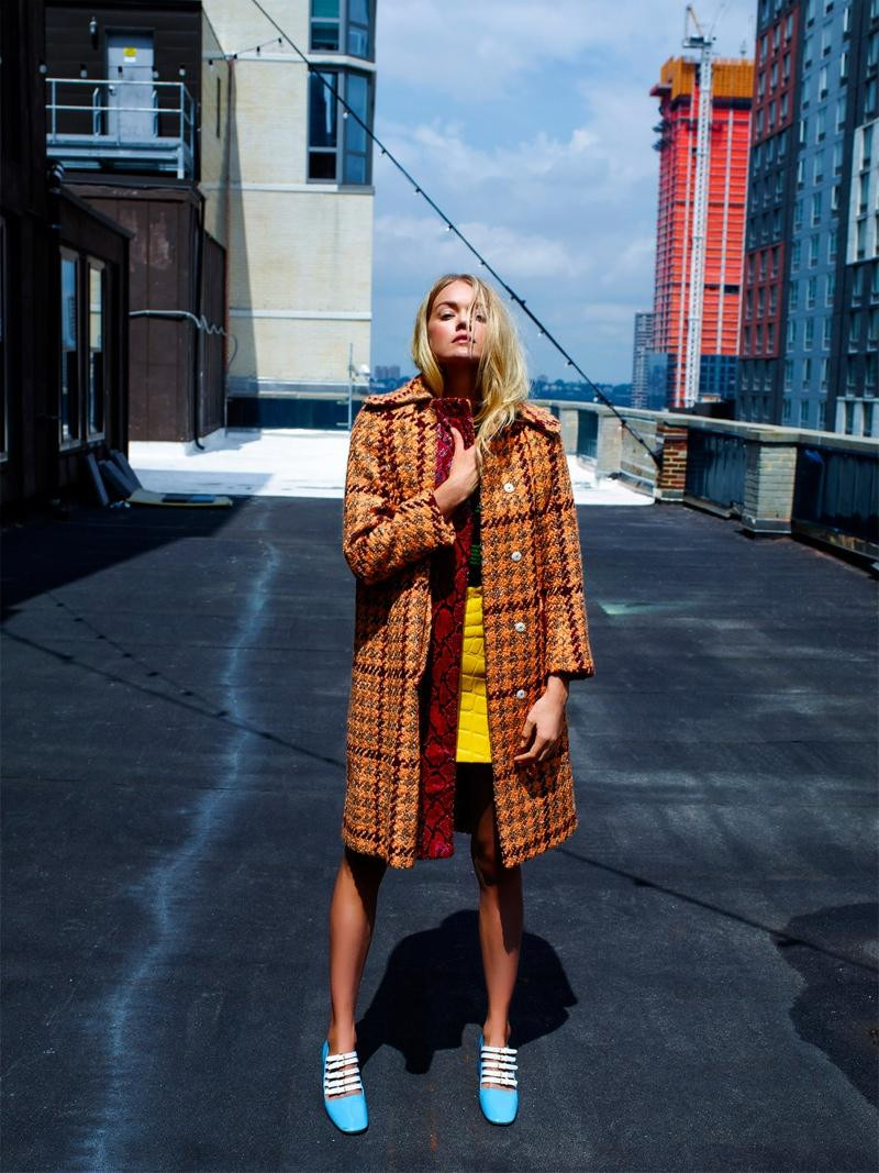 Lindsay Ellingson featured in Lindsay Ellingson takes on fall, September 2015