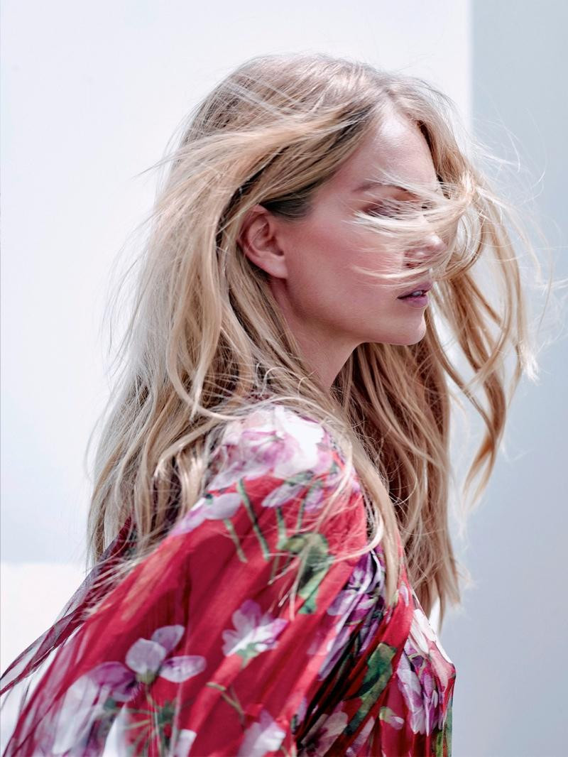 Lindsay Ellingson featured in Lindsay Ellingson takes on fall, September 2015