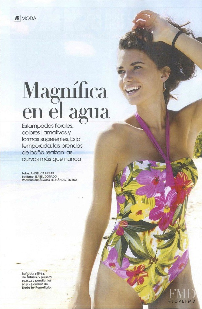 Nikki DuBose featured in Magnifica en el agua, June 2012