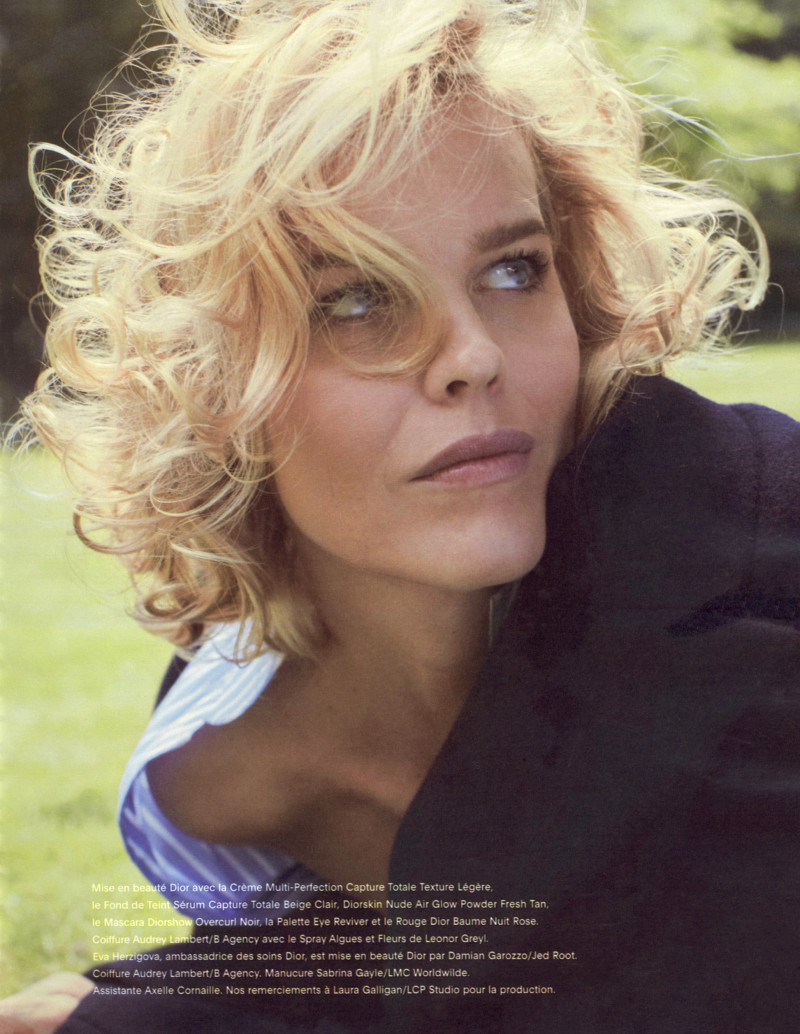 Eva Herzigova featured in Balade dans un jardin anglais, October 2016