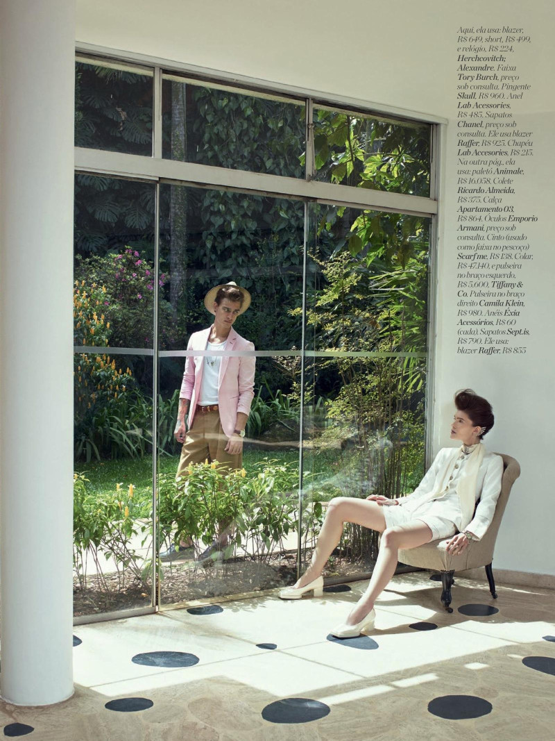 Katharine Mackel featured in Alfaiataria de verao, November 2015