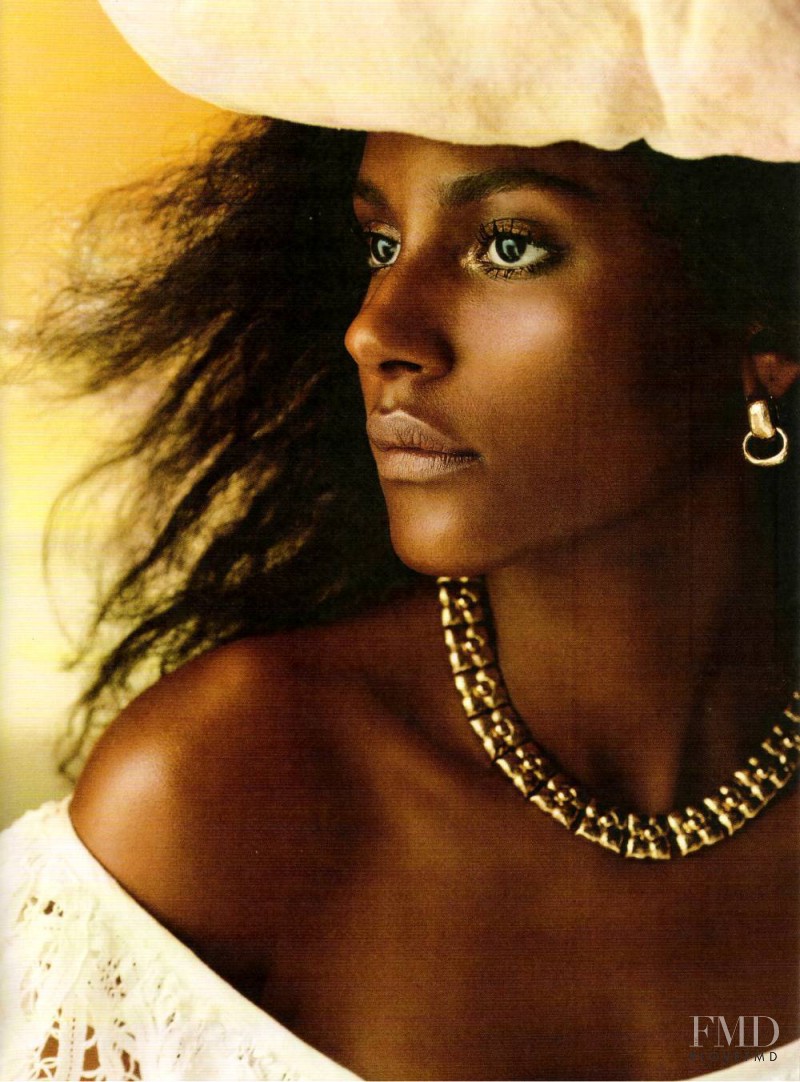 Emanuela de Paula featured in Sol do Sertão, September 2005