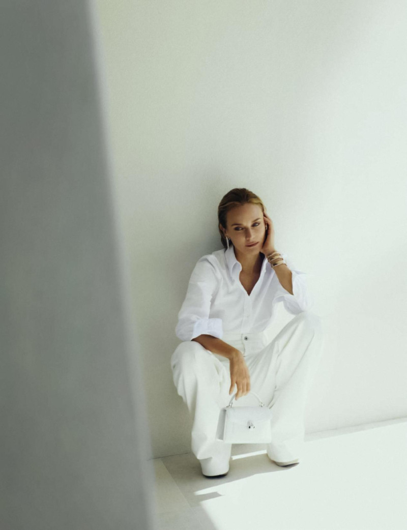 Diane Heidkruger featured in Suenos De Verano, June 2024