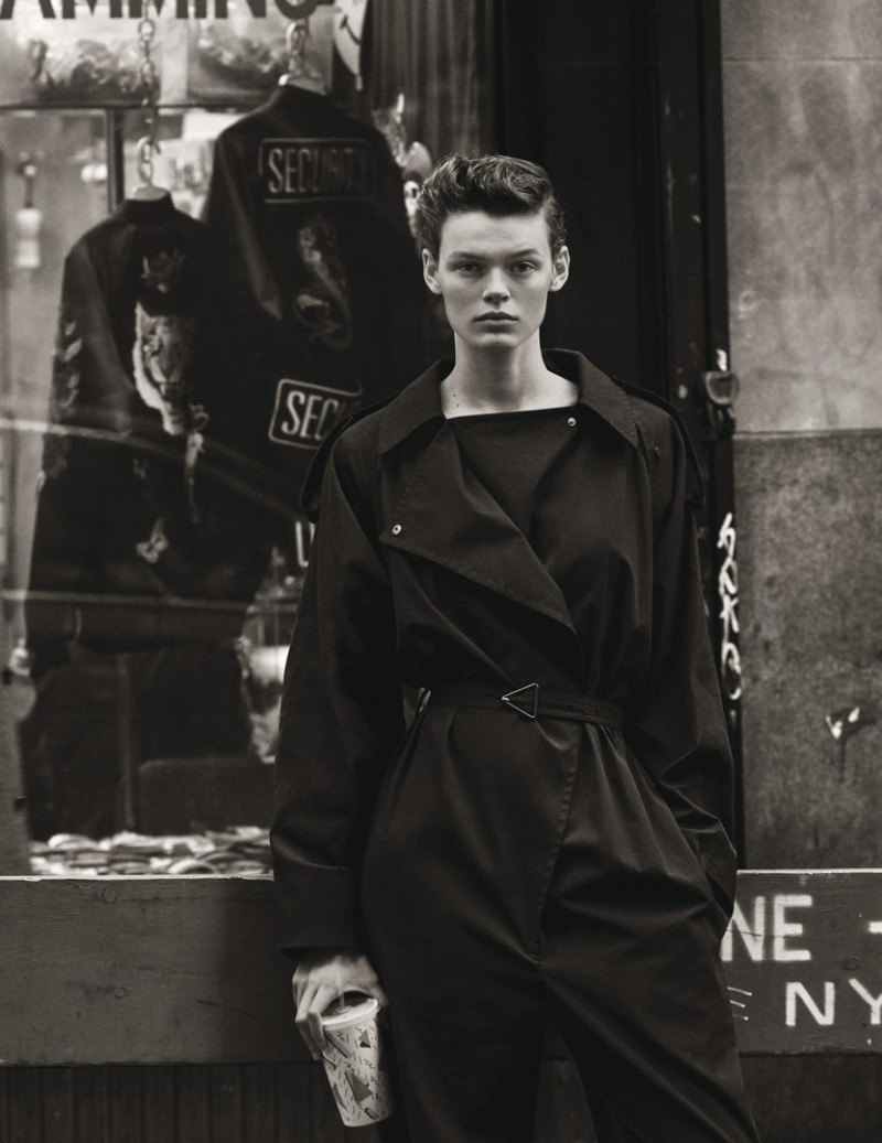 Luna Bijl featured in Bottega Veneta, March 2020