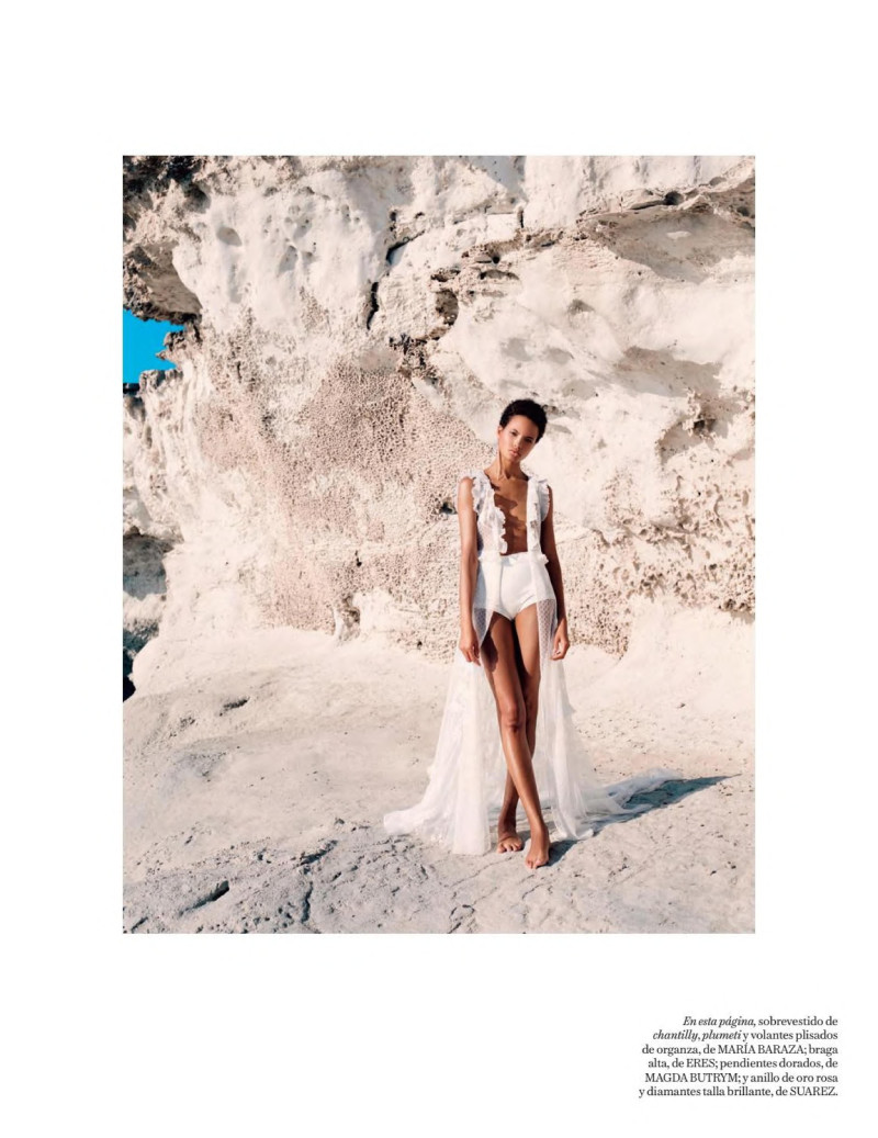 Litza Veloz featured in Con Su Blanca Calidez, March 2020