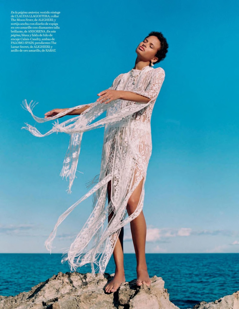 Litza Veloz featured in Con Su Blanca Calidez, March 2020