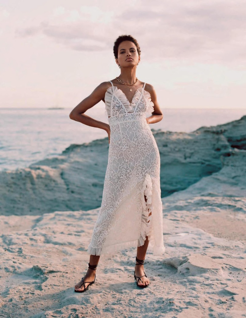 Litza Veloz featured in Con Su Blanca Calidez, March 2020
