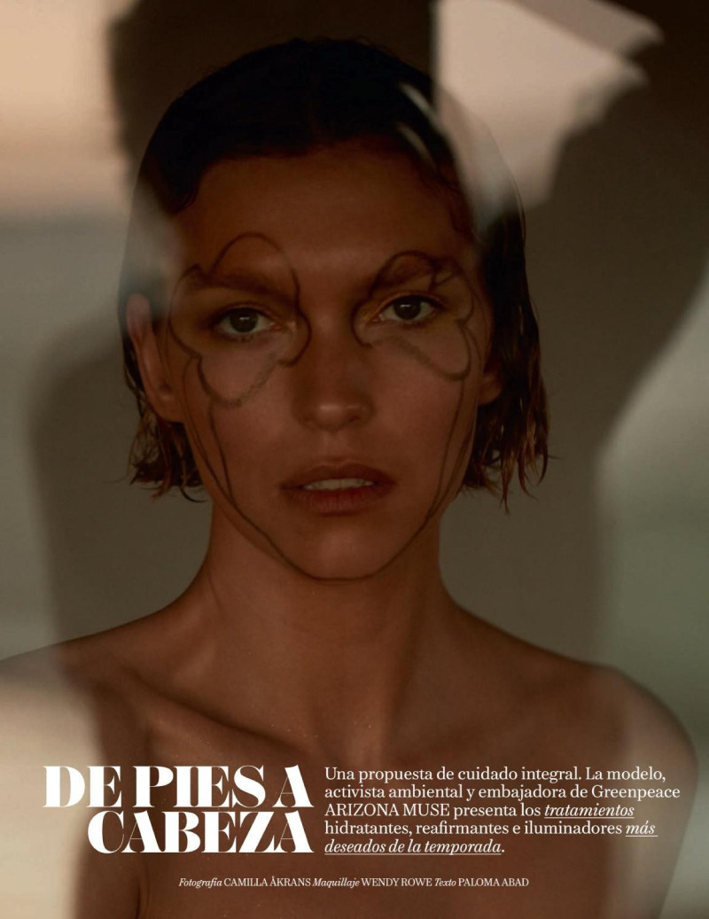 Arizona Muse featured in De Pies A Cabeza, March 2020