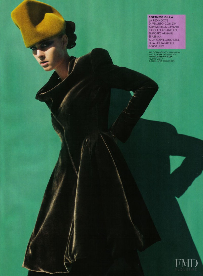 Ania Kisiel featured in Simply Chic, January 2009