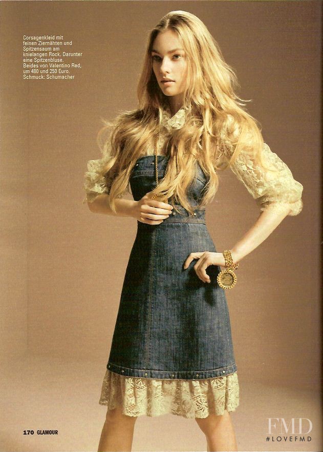 Ania Kisiel featured in Jeans im Glück, October 2006
