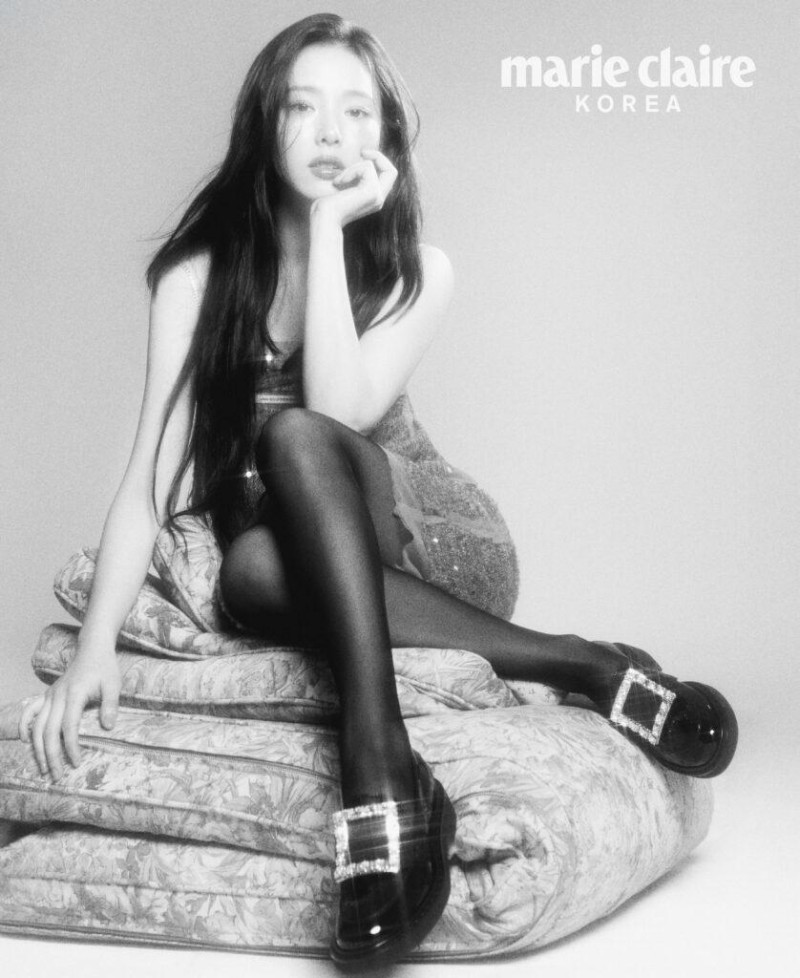 Roger Vivier and actress Shin Se-Kyung\'s Splendid Holiday Special, December 2024