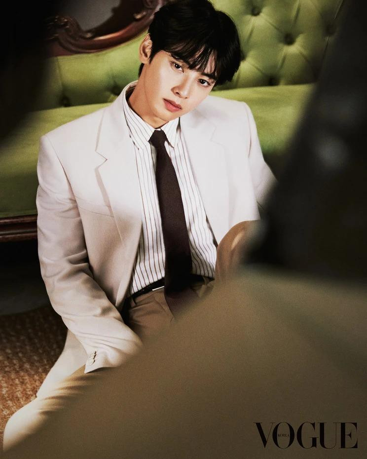 How Cha Eun-Woo Spends His Entirely Solo Holidays, December 2024