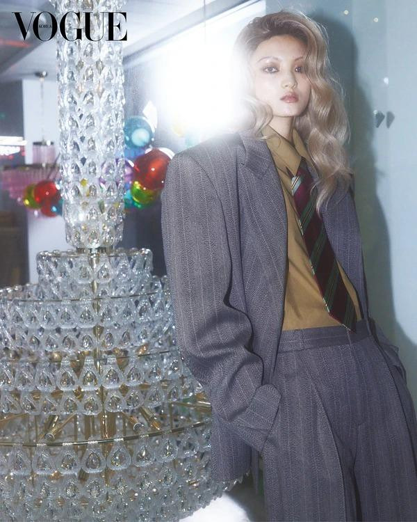 Hailey Bieber\'s Oversized Party Look, December 2024