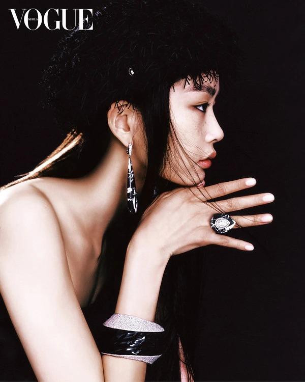 Seo-Yeon Lee featured in Starlight that becomes a jewel, a jewel that becomes starlight, December 2024