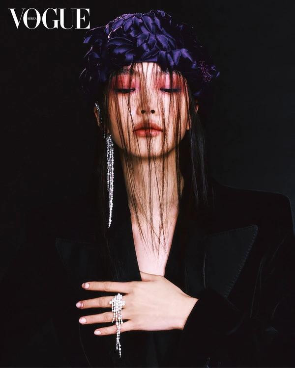 Seo-Yeon Lee featured in Starlight that becomes a jewel, a jewel that becomes starlight, December 2024