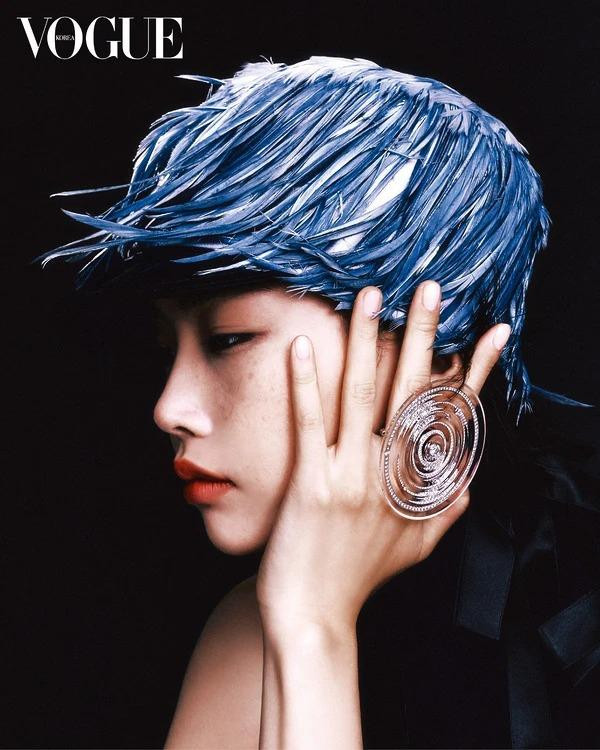 Seo-Yeon Lee featured in Starlight that becomes a jewel, a jewel that becomes starlight, December 2024