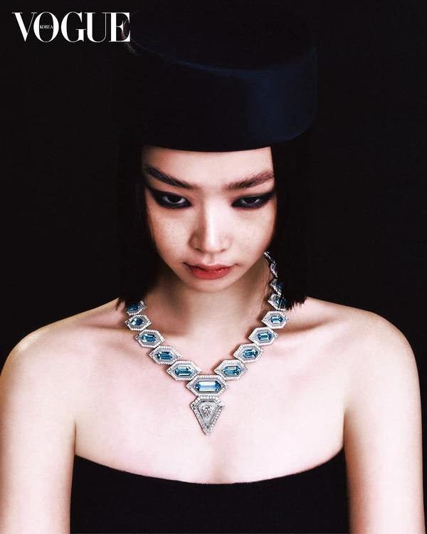 Seo-Yeon Lee featured in Starlight that becomes a jewel, a jewel that becomes starlight, December 2024