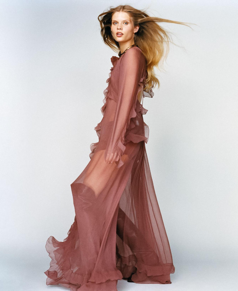 Karlie Kloss featured in Hors-Champs, September 2024