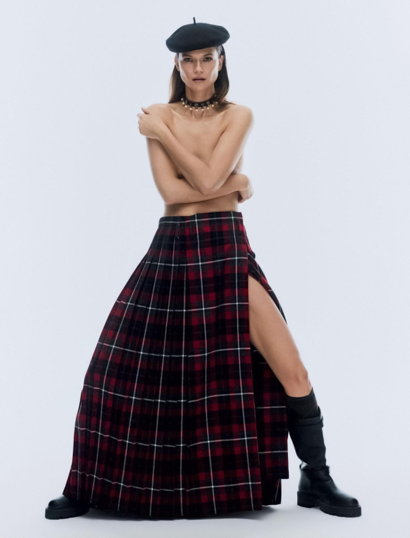 Anna Maria Jagodzinska featured in Top Modelki, January 2025