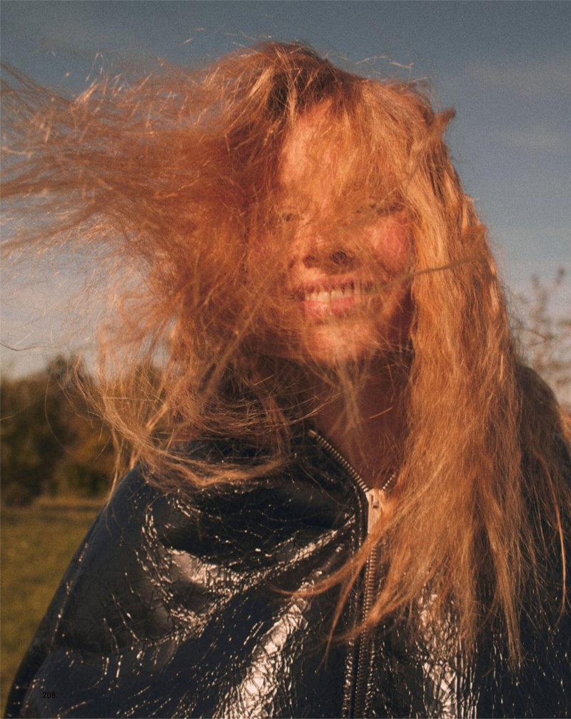 Des Cheveux Libres Comme L\'air, November 2024