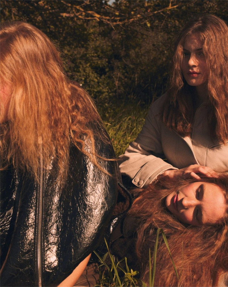 Des Cheveux Libres Comme L\'air, November 2024