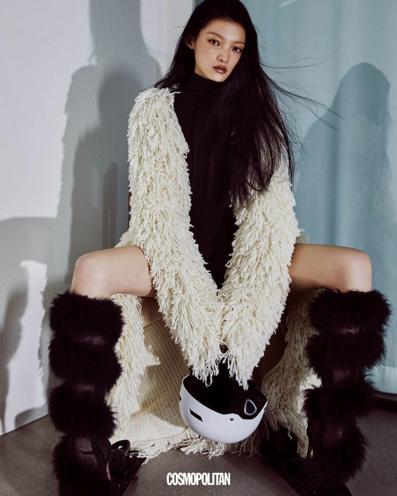 Chic Ski Look, February 2025