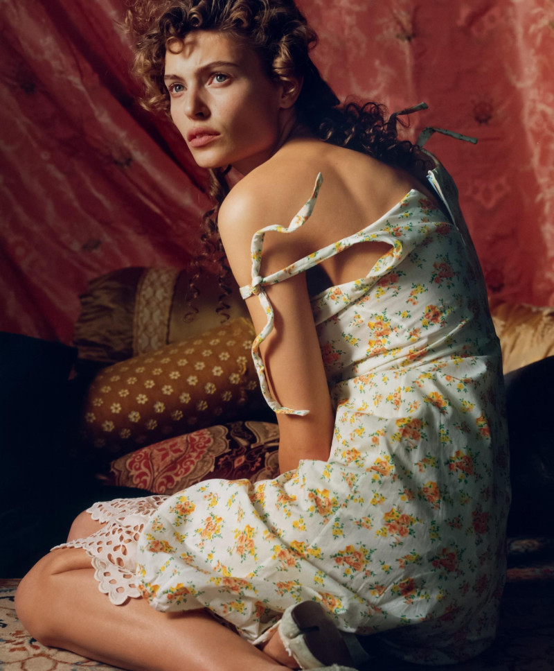 Dress Like The Renaissance Woman You Are, February 2025