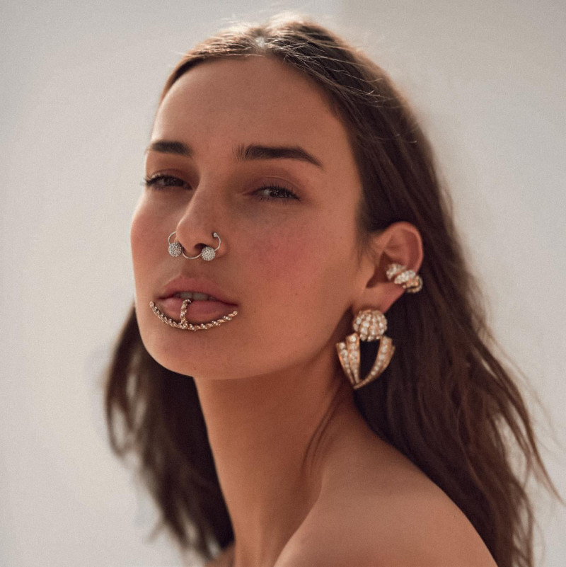 Julia Bergshoeff featured in La Promesse D\'Une Allure, February 2025