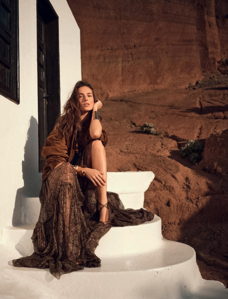 Julia Bergshoeff featured in La Promesse D\'Une Allure, February 2025