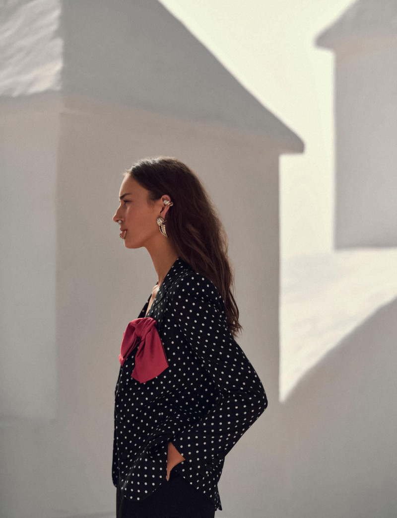 Julia Bergshoeff featured in La Promesse D\'Une Allure, February 2025