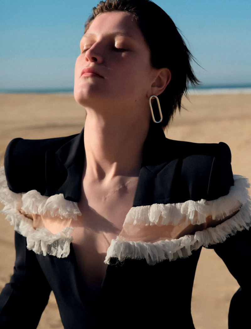 Tessa Bruinsma featured in L\'Air De La Mer, February 2025