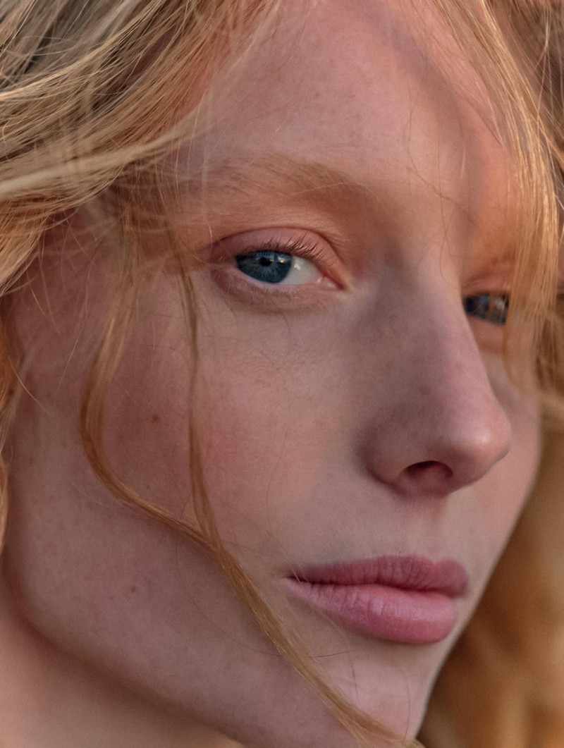 Demy de Vries featured in Eclats Des Sables, February 2025