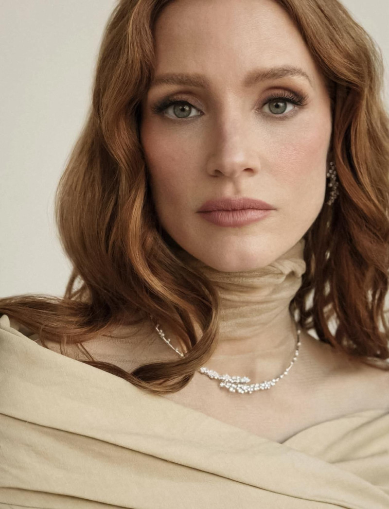 Jessica Chastain featured in Mas Alla Del Papel, April 2025