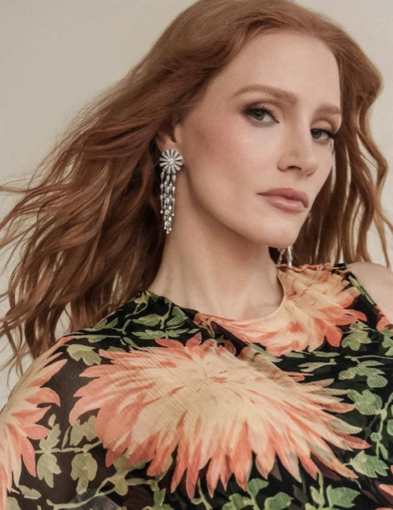 Jessica Chastain featured in Mas Alla Del Papel, April 2025