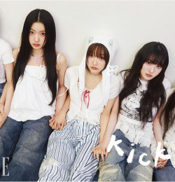 KiiiKiii\'s debut pictorial is also different.