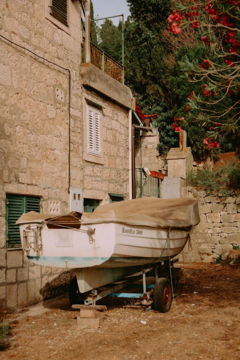 Dalmacore, otok razasut po svijetu, April 2025