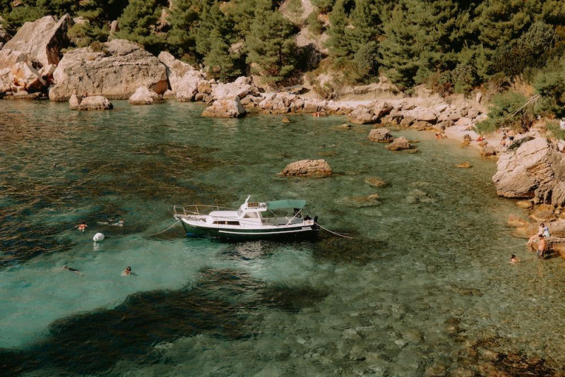 Svjetlo Mediterana, April 2025