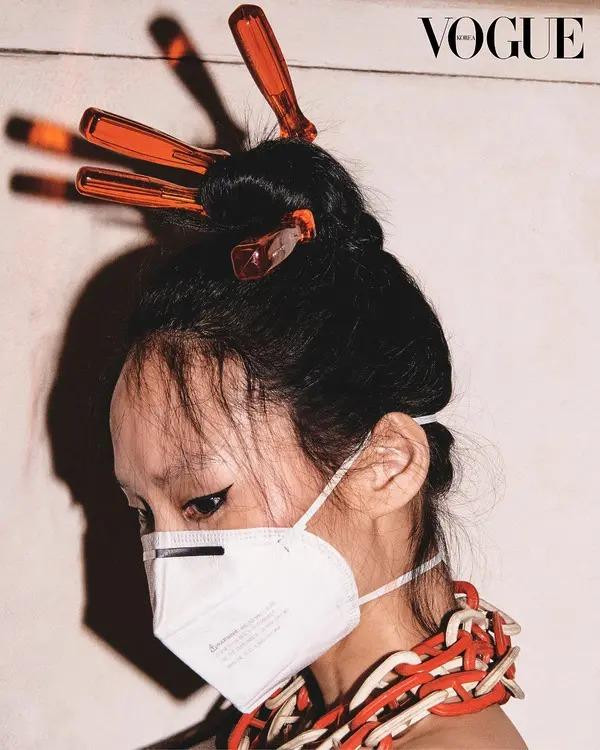 Yoonmi Sun featured in Between oil and chains, intense couture, April 2025