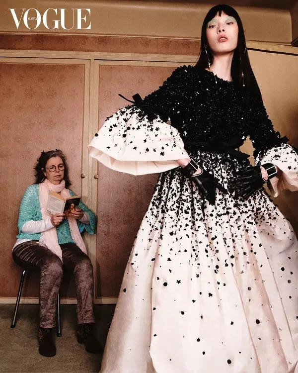 Yoonmi Sun featured in Between oil and chains, intense couture, April 2025