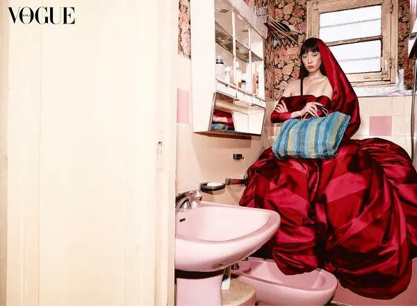 Yoonmi Sun featured in Between oil and chains, intense couture, April 2025